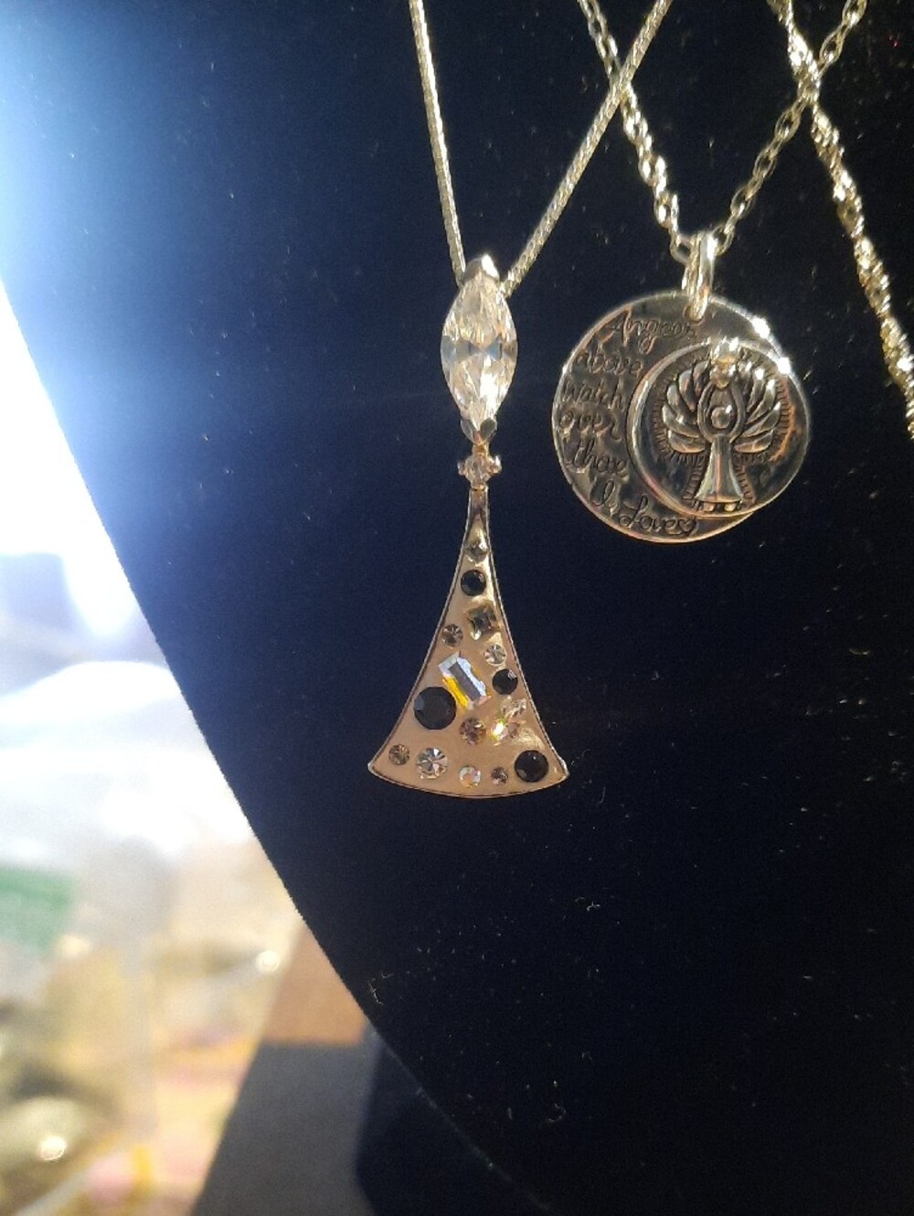 3 Dainty Necklaces. - Picture 4 of 7